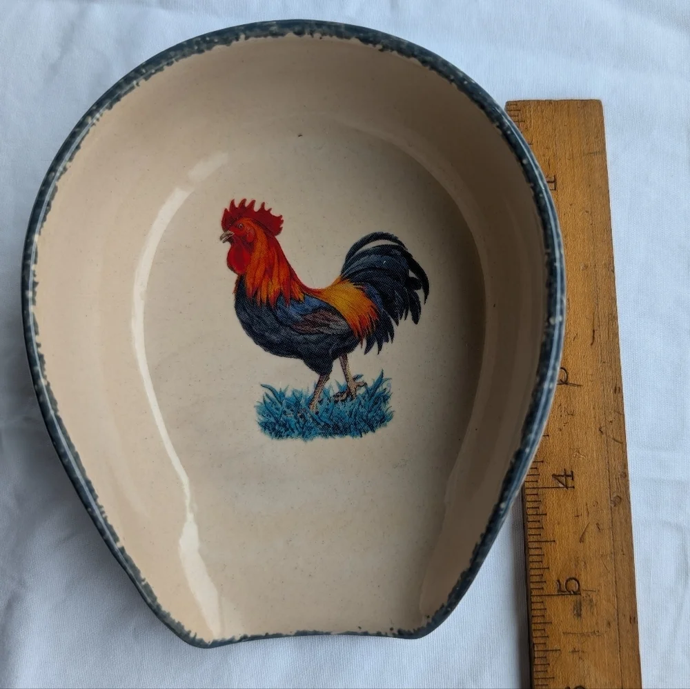 VINTAGE Rooster Ceramic Spoon Rest Farmhouse Kitchen Red Blue Tan Chicken USA